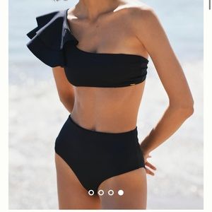 NWT Boamar Ruffled One-Shoulder Bikini Top
Size L